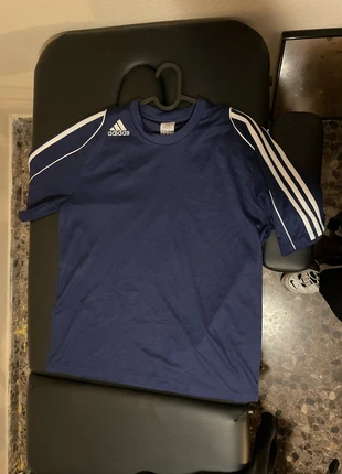Camiseta Adidas, marque: adidas, état: Bon état, taille: M, 5,00 €, 5,95 € Protection acheteurs incluse