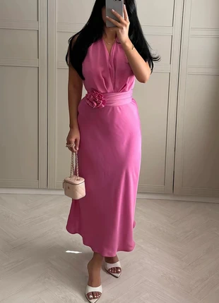 Vestido rosa largo con flor – escote halter y caída fluida, marque: Local, état: Très bon état, taille: S / 36 / 8, 60,00 €, 63,70 € Protection acheteurs incluse