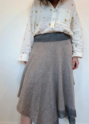 🩶Jupe Asymétrique Vintage La Pièce Maîtresse qui Révolutionne Votre Look taille élastique, marque: Vintage Dressing, état: Très bon état, taille: M / 38 / 10, 36,00 €, 38,50 € Protection acheteurs incluse