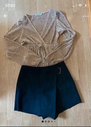 Ensemble Short noir Zara 36 et chemisier beige Stradivarius, brand: Zara, condizioni: Ottime, taglia: S / IT 40 / EU 36, €7.00, €8.05 include la Protezione acquisti