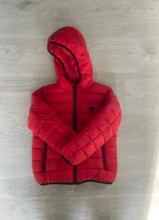 Veste guess rouge, marque: GUESS, état: Satisfaisant, taille: 8 ans / 128 cm, 20,00 €, 21,70 € Protection acheteurs incluse