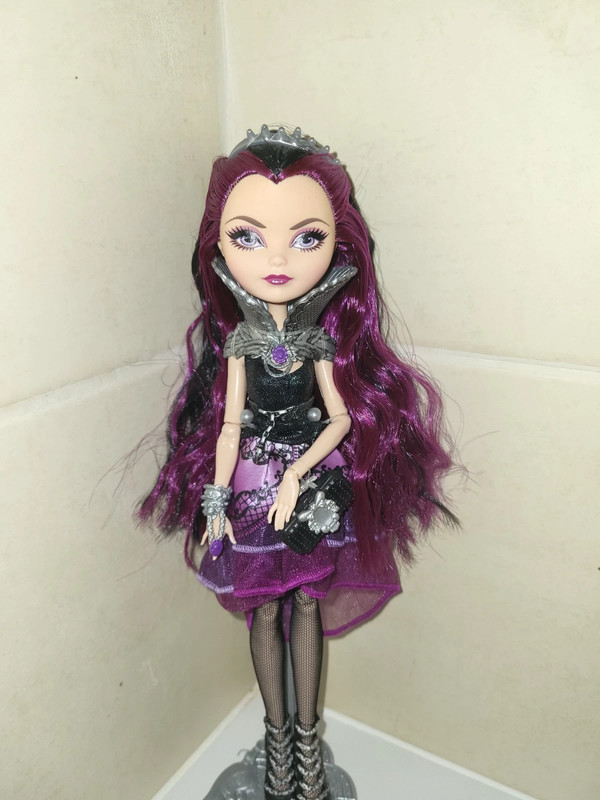 Boneca Ever after High Raven Queen Usada - Artigos infantis