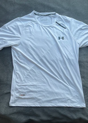 Tee Shirt Under Armour Blanc, marque: Under Armour, état: Très bon état, taille: XL, 20,00 €, 21,70 € Protection acheteurs incluse