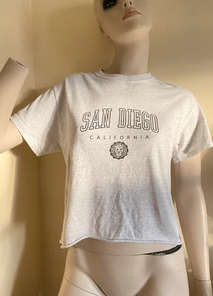 San Diego cropped t-shirt, brand: Miss Selfridge, condition: Very good, size: S / 8, £3.00, £3.85 includes Buyer Protection