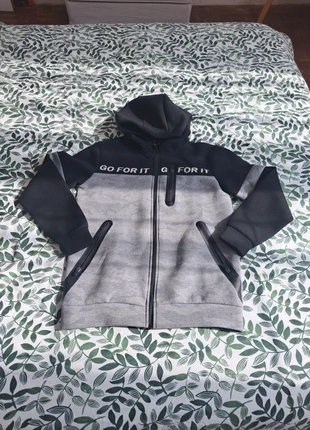 Veste sweat  homme zippé a capuche, merk: Kiabi, staat: Heel goed, maat: XS, € 2,00, € 2,80 inclusief Kopersbescherming