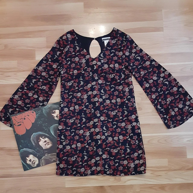 Vintage inspired floral dress with bell sleeves 1