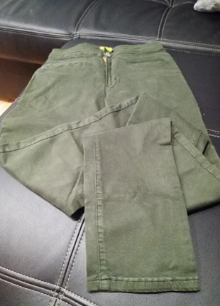 Pantalon Cimarron vert kaki taille 31, merk: CIMARRON, staat: Heel goed, maat: XXXS / 30 / 2, € 2,00, € 2,80 inclusief Kopersbescherming