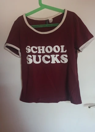 T-shirt h&m, hm, H&M "school sucks" Bordeaux, taille M, taille 38, marque: H&M, état: Très bon état, taille: M / 38 / 10, 2,00 €, 2,80 € Protection acheteurs incluse