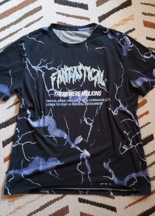 T-shirt à motif, brand: Shein, condition: Good, size: L, €1.00, €1.75 includes Buyer Protection