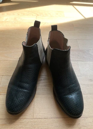 Pollini enkellaarsjes , merk: Pollini, staat: Heel goed, maat: 40, € 21,00, € 22,75 inclusief Kopersbescherming