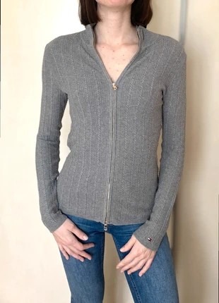 Veste Tommy Hilfiger Veste zip Tommy Hilfiger torsade grise logo brodé taille S très bon état, merk: Tommy Hilfiger, staat: Heel goed, maat: S / 36 / 8, € 24,00, € 25,90 inclusief Kopersbescherming