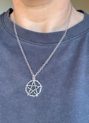 Collier pentagramme argenté – style gothique & ésotérique 🔮 bijou unisexe, brand: CHROME, condition: Very good, €13.00, €14.35 includes Buyer Protection
