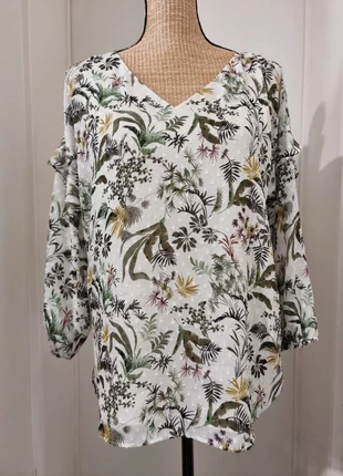 Esprit blouse blanche fleurie feuillage vert taille 38 mais aussi 40, marque: Esprit, état: Très bon état, taille: M / 38 / 10, 15,00 €, 16,45 € Protection acheteurs incluse