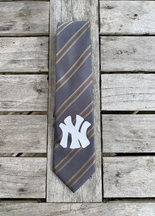 Cravate Streetwear Y2K Yankees Style Handmade, brand: Vintage Dressing, condizioni: Ottime, €7.00, €8.05 include la Protezione acquisti