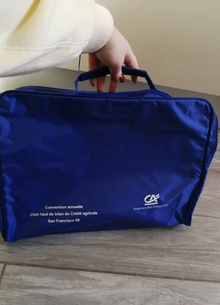 Pochette bleu à zip Crédit Agricole, condition: Very good, €1.00, €1.75 includes Buyer Protection