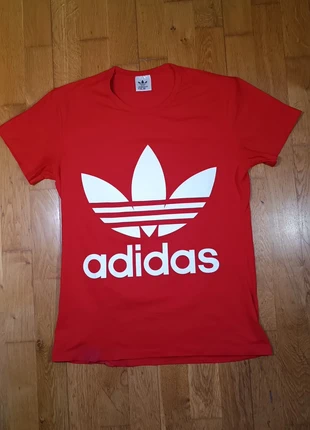 Camiseta Adidas Trefoil vintage. Rojo - M, merk: adidas, staat: Veelgebruikt, maat: M, € 3,00, € 3,85 inclusief Kopersbescherming