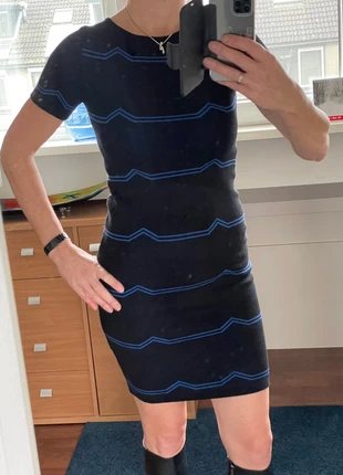 Leuk zwart strak jurkje van Cherry Koko, draagmaat ongeveer maat S/M, merk: Cherry Koko, staat: Heel goed, maat: S / 36 / 8, € 7,00, € 8,05 inclusief Kopersbescherming