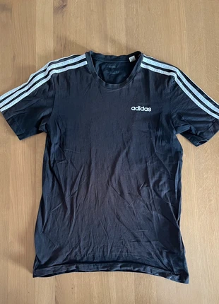 Tee-shirt manches courtes Adidas noir rayé blanc garçon taille S, marque: adidas, état: Satisfaisant, taille: S, 2,00 €, 2,80 € Protection acheteurs incluse