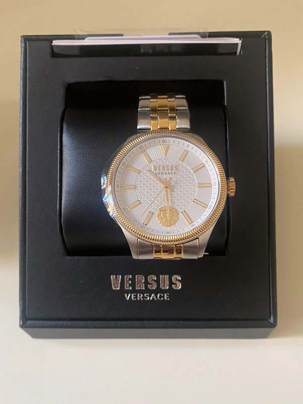 Orologio 2025 versus versace