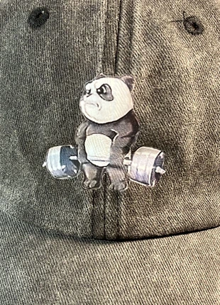 Cappello nero con panda che alza un bilanciere, merk: Panda, staat: Heel goed, maat: Universele maat, € 17,00, € 18,55 inclusief Kopersbescherming