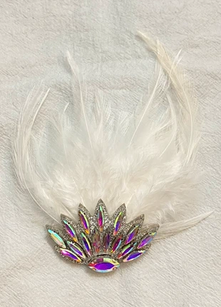 New white feather hair Fascinator Clip-On gems detail, brand: White, condition: Very good, size: One size, £15.00, £16.45 includes Buyer Protection