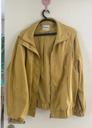 casacoAmarelo, brand: Bershka, condizioni: Nuovo senza cartellino, taglia: XS / IT 38 / EU 34, €20.00, €21.70 include la Protezione acquisti