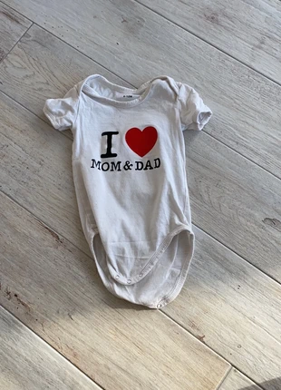 Body i love mom & dad , marque: love mom and Dad, état: Bon état, taille: 3-6 mois / 62 cm, 1,00 €, 1,75 € Protection acheteurs incluse