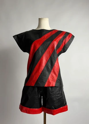 80s Ensemble vintage en cuir noir & rouge short et top power scultural, marque: Vintage, état: Très bon état, taille: XS / 34 / 6, 180,00 €, 189,70 € Protection acheteurs (Pro) incluse