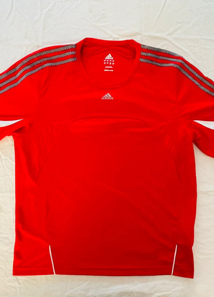 T-shirt adidas rouge 3 bandes Climalite – Taille L – Sport & Running, marque: adidas, état: Très bon état, taille: L, 15,00 €, 16,45 € Protection acheteurs incluse