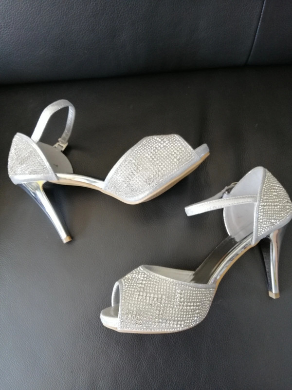 Sandales a talons de princesse disney pointure 39 neuves talons Vinted