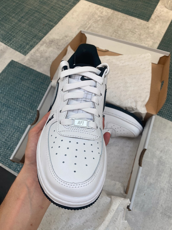 Air force 1 outlet lv8 noir et blanche