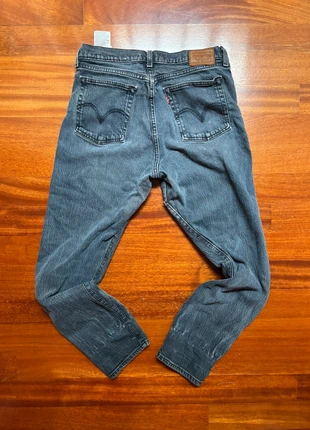 Levi’s Wedgie Premium W29 – Iconico & Sostenibile, brand: Levi's, condizioni: Nuovo senza cartellino, taglia: IT 38 | W29, €18.00, €19.60 include la Protezione acquisti