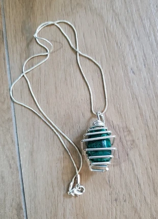 Collana con pendente in Malachite naturale, marque: I sentieri del vento, état: Neuf sans étiquette, 3,00 €, 3,85 € Protection acheteurs incluse