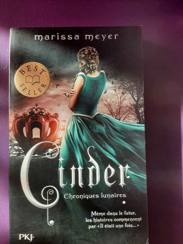 Cinder - Chroniques lunaires Tome 1 de Marissa Meyer