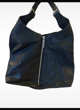 Michael Kors Borsa Hobo in Pelle Nera con Zip Frontale, marque: Michael Kors, état: Bon état, 15,00 €, 16,45 € Protection acheteurs incluse