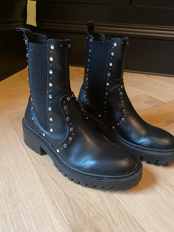 Zara studded clearance chelsea boots