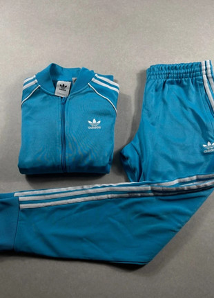Ensemble survetement adidas bleu adidas original Taille S / M, état: Très bon état, taille: S, 42,00 €, 44,80 € Protection acheteurs incluse