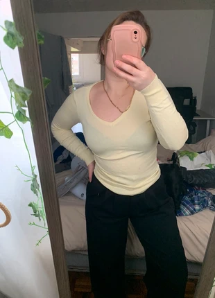 pull jaune moulant col v, marque: Vintage, état: Très bon état, taille: S / 36 / 8, 6,00 €, 7,00 € Protection acheteurs incluse