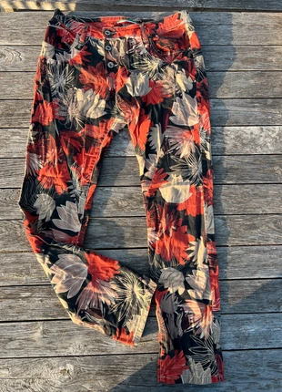 Pantalon à fleurs Please – Taille S, marca: Please, estado: Muito bom, tamanho: S / 36 / 8, €3.00, €3.85 inclui Proteção do Comprador