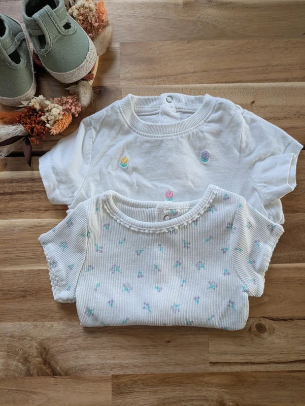 Lot 2 tee shirts 3 mois fleuris