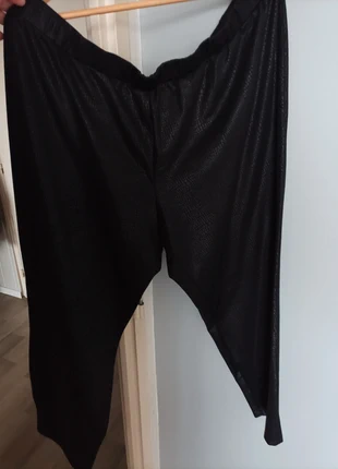 Pantalon léger style croco noir bpc sélection taille 50, marke: BPC Selection, zustand: Sehr gut, größe: 5XL / 50 / 22, 5,00 €, 5,95 € inklusive Vinted-Käuferschutz