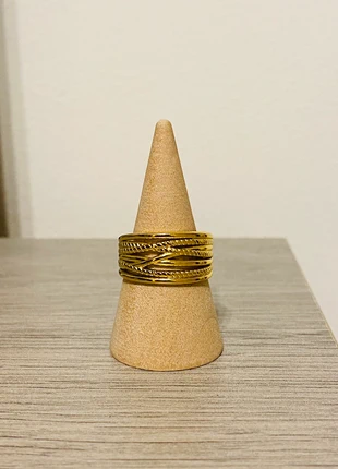 Bague épaisse ajustable doré semainier martelée acier inoxydable , marke: Boutique Parisienne, zustand: Sehr gut, größe: Größenverstellbar, 8,00 €, 9,10 € beinhaltet Vinted-Käuferschutz Pro