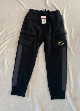 Nike pantalon jogging cargo poches L, marque: Nike, état: Neuf avec étiquette, taille: L, 39,00 €, 41,65 € Protection acheteurs incluse