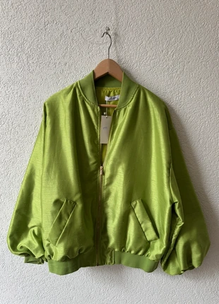 🍏 Vintage-Style Green Bomber Jacket – Unique Textured Silk Look 🍏, merk: AMBIKA, staat: Nieuw met prijskaartje, maat: Universele maat, € 39,00, € 41,65 inclusief Kopersbescherming
