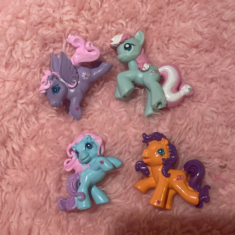 4 my little pony figures