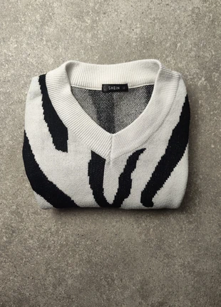 Shein pull manche longue col v | motif noir/blanc | taille S, marque: Shein, état: Très bon état, taille: S / 36 / 8, 4,00 €, 4,90 € Protection acheteurs incluse