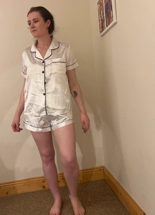 Shein Satin Bridal Pyjama Short Set – Size Large – Brand New, Never Worn, marque: Shein, état: Neuf avec étiquette, taille: L / 40 / 12, 9,00 €, 10,15 € Protection acheteurs incluse