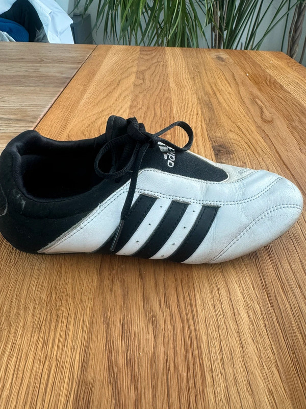 Adidas retro trainers hot sale