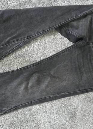 Jean flare Zara, marque: Zara, état: Très bon état, taille: W29 | FR 38, 50,00 €, 53,20 € Protection acheteurs incluse