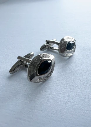 Bouton de manchette en verre taillée noir, staat: Heel goed, € 14,00, € 15,40 inclusief Kopersbescherming